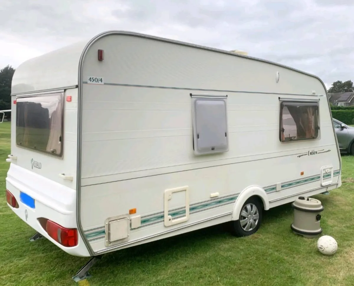 4/5  berth Caravan for sale - Image 1