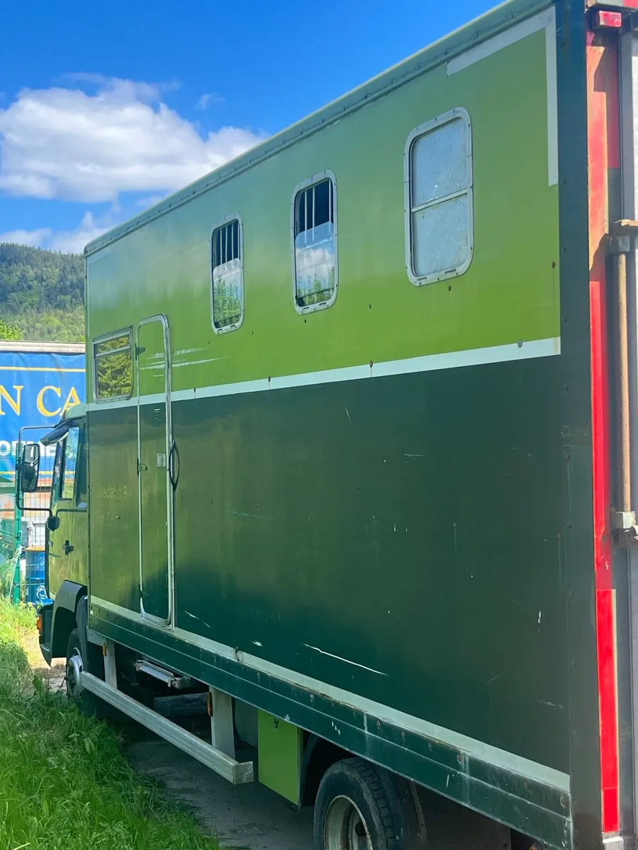 Horse truck - Image 1