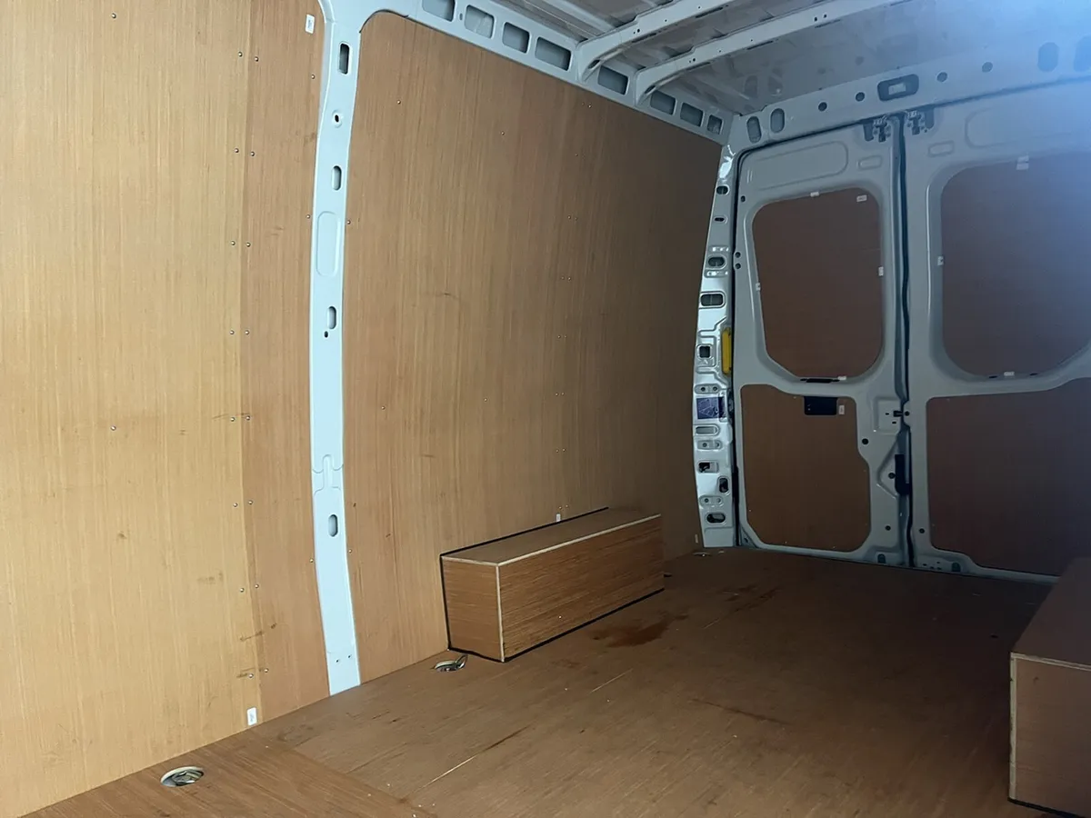 2025 Iveco Daily High Roof Panel Van - Image 3