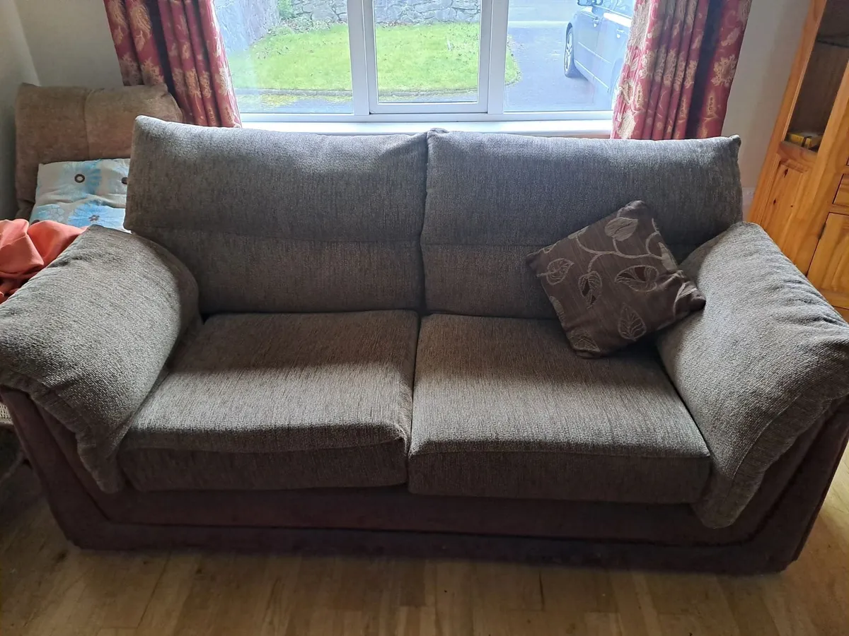 Couch +2 arm chairs - Image 2