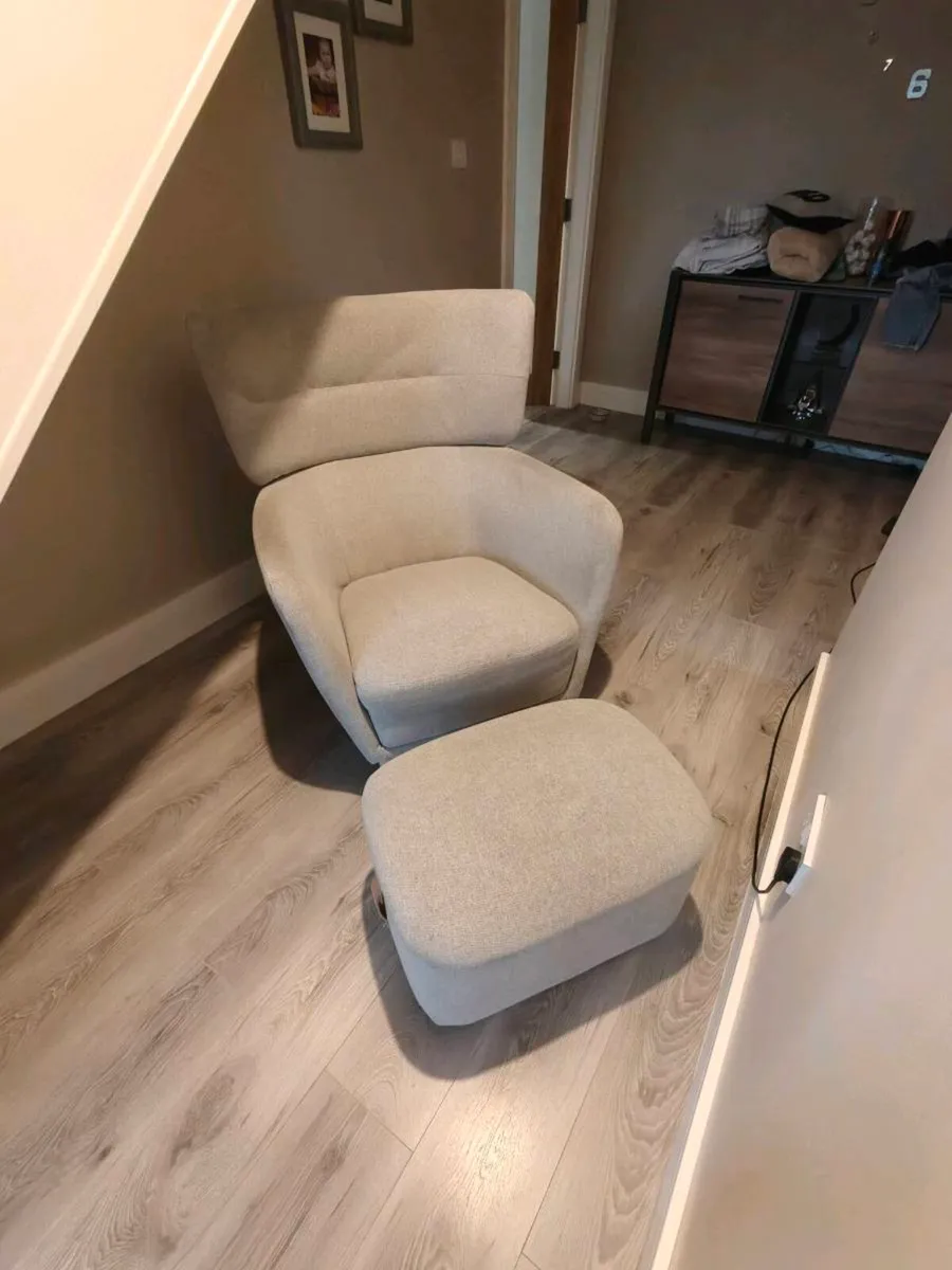 Arm chair and foot stool - Image 2