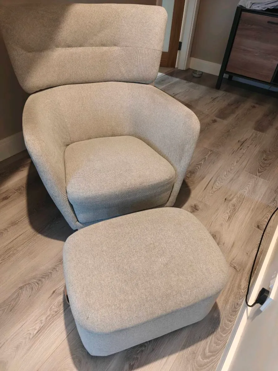 Arm chair and foot stool - Image 3
