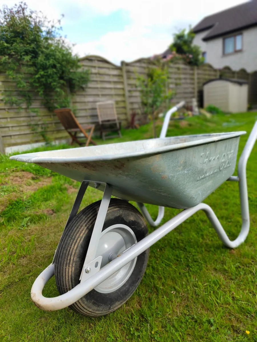 Wheel barrow - Builders Barrow Galvanised 90ltr - Image 3