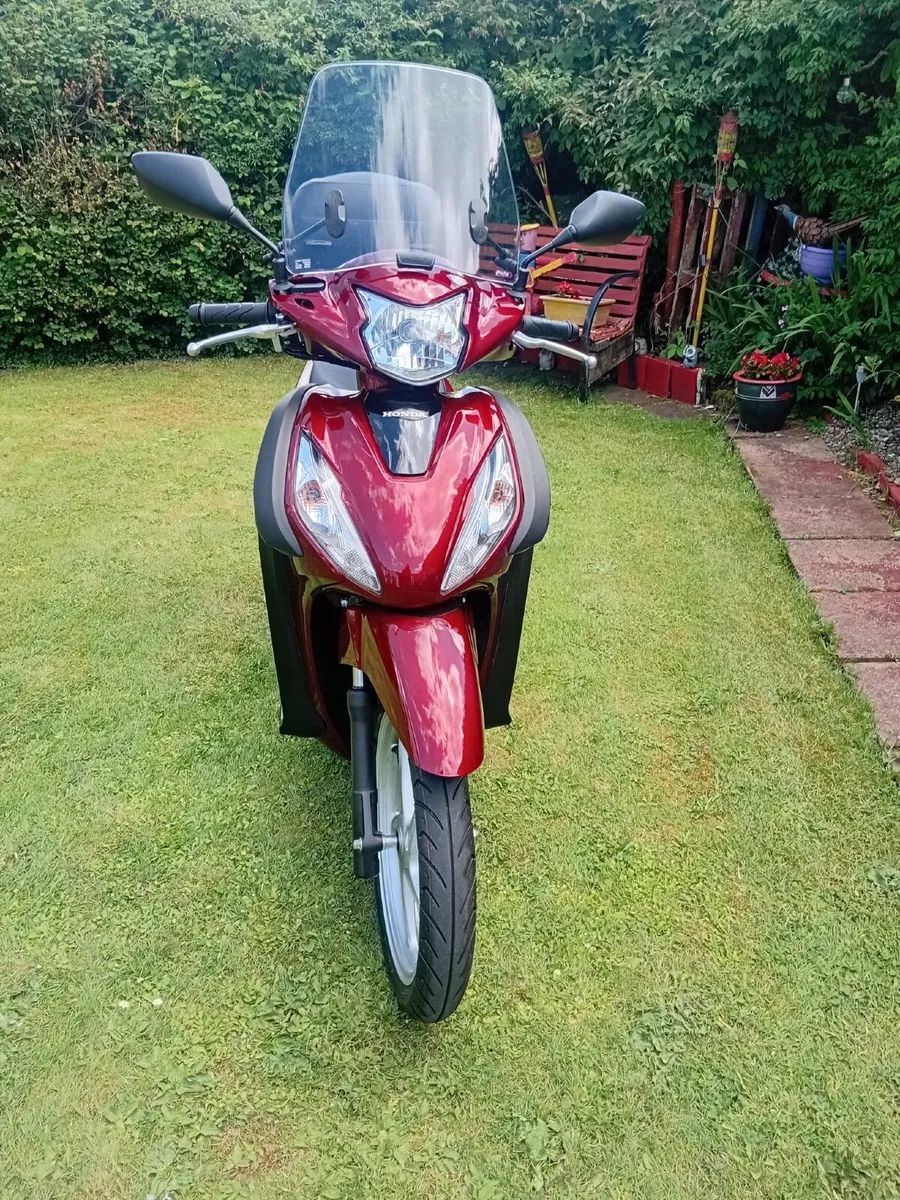 Honda Vision 110 - Image 2