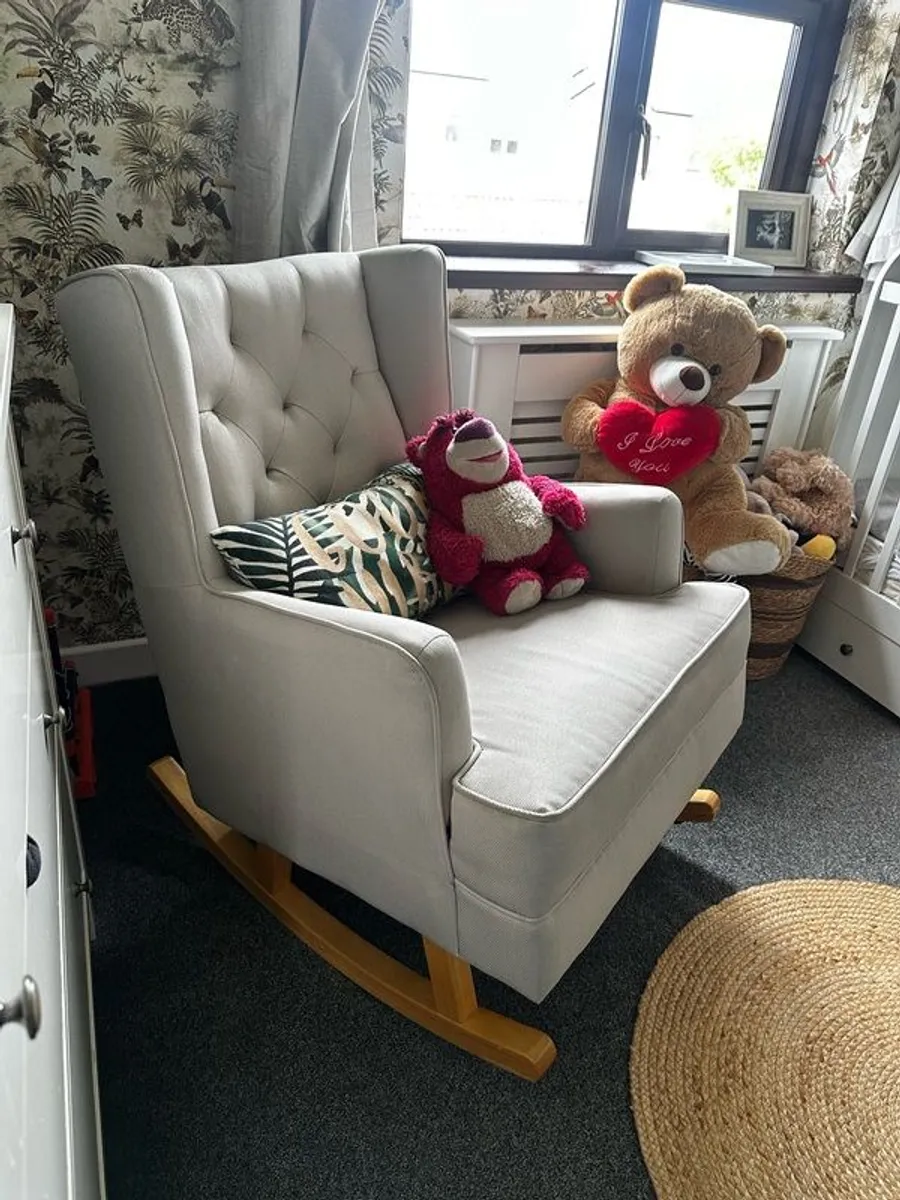 Nursery Rocking Chair Excellent Condition - Image 2