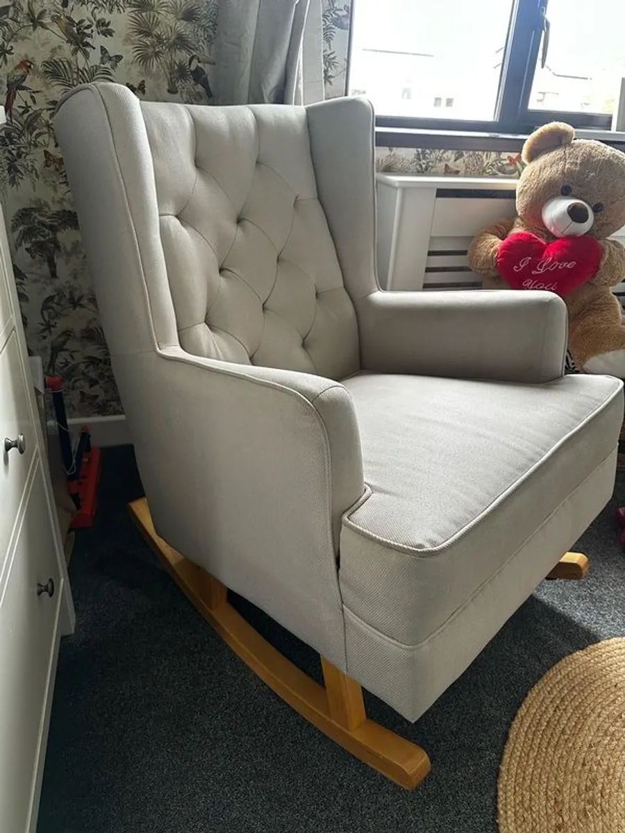 Nursery Rocking Chair Excellent Condition - Image 4