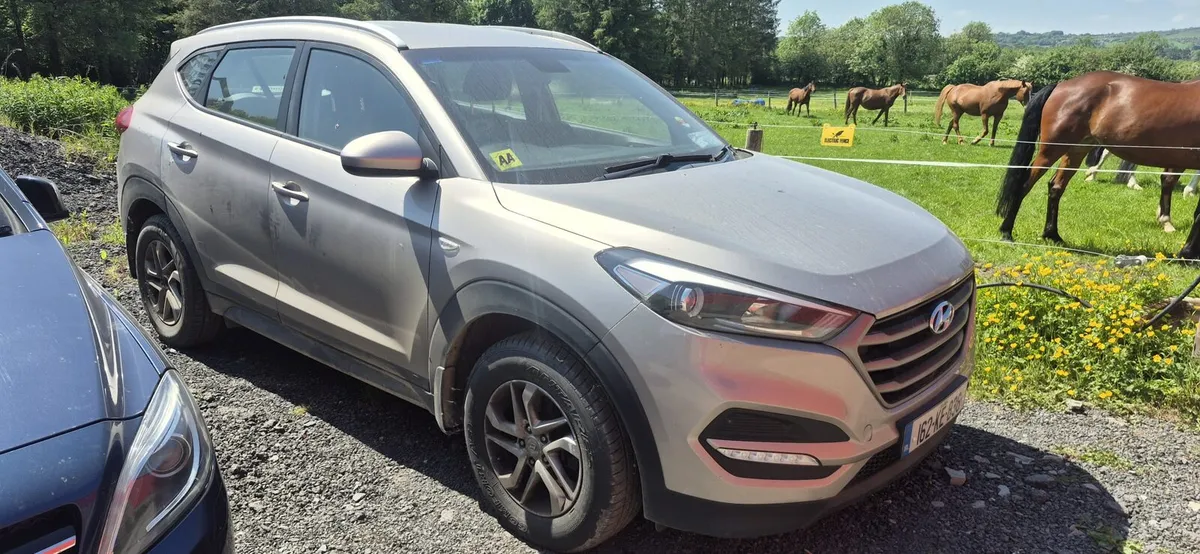 2016 hyundai tuscon - Image 1