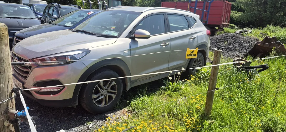 2016 hyundai tuscon - Image 2