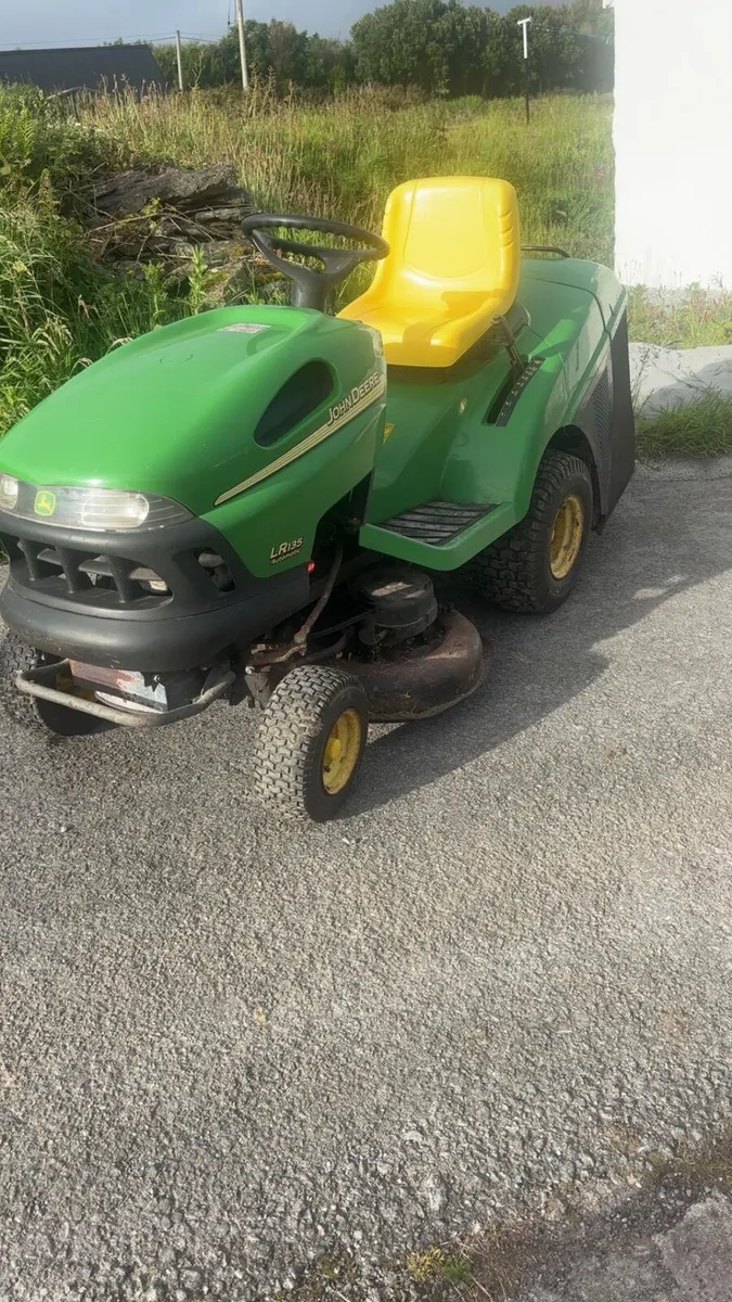 Ride on lawnmower - Image 1