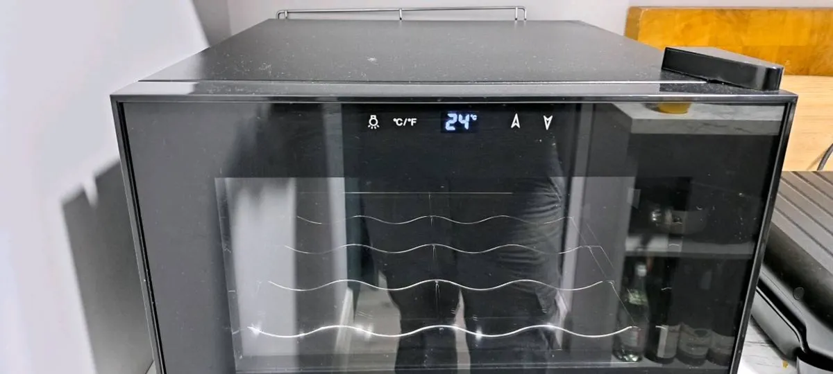 Fridge. Wine cooler. - Image 1