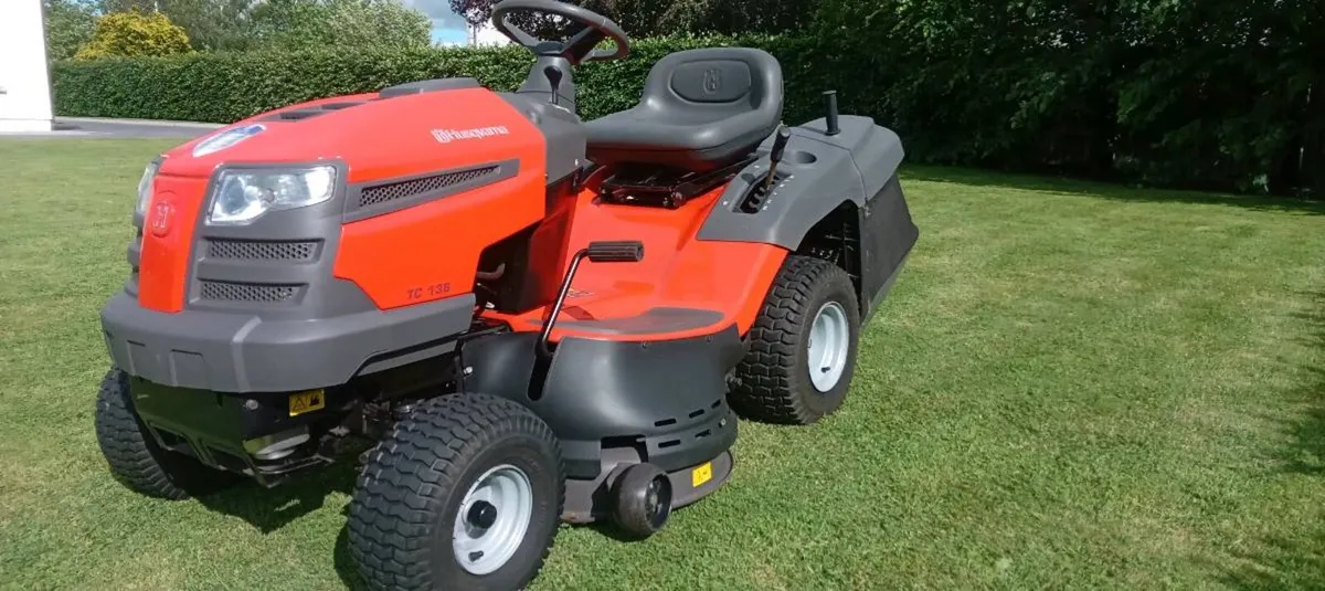 Husqvarna TC138 Ride On Lawnmower - Image 2