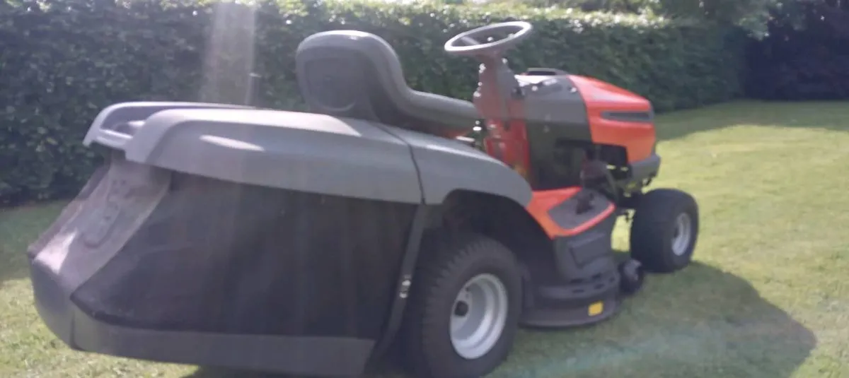 Husqvarna TC138 Ride On Lawnmower - Image 4