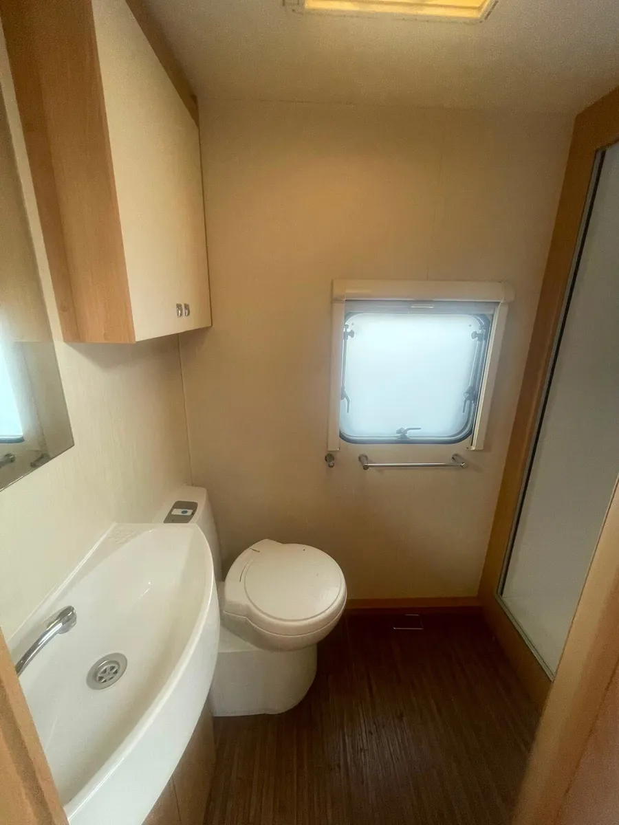 Elddis rambler 4 berth fixed bed end washroom - Image 4