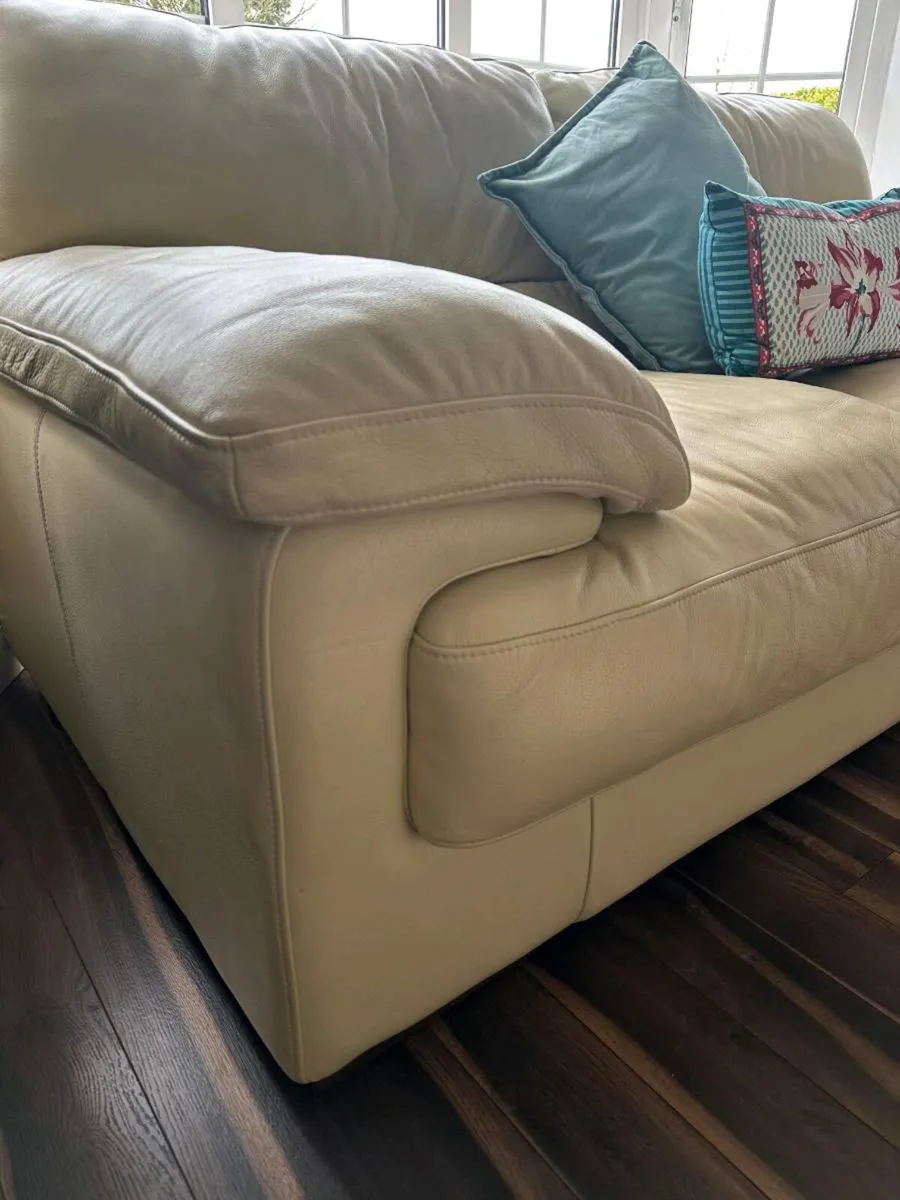 Leather 2 seater couch - Image 4