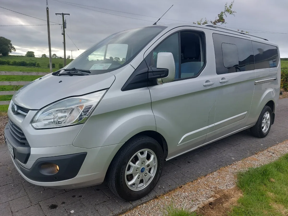 TRANSIT CUSTOM 142' LIMITED - 6 SEATER / FACTORY C - Image 1