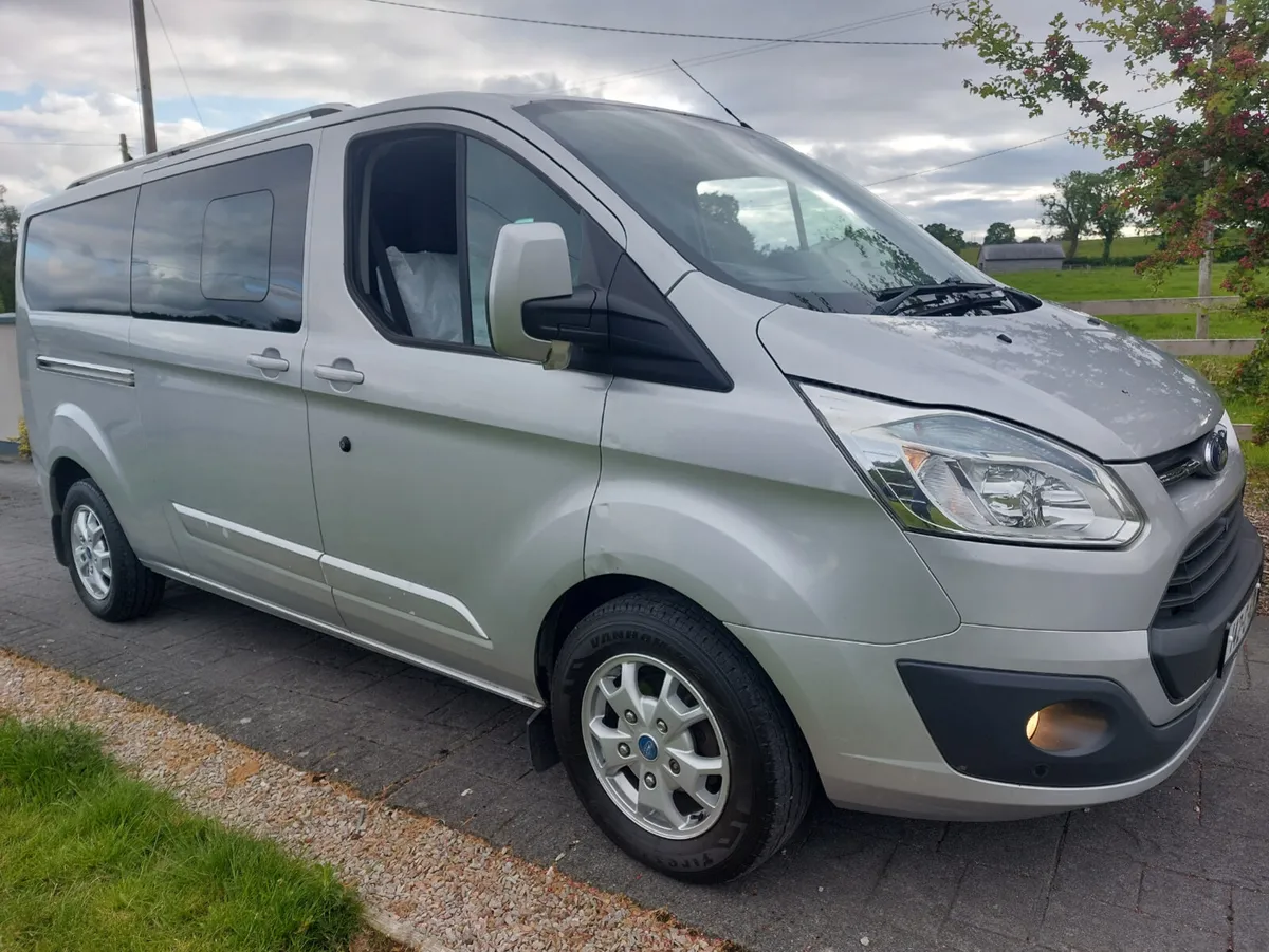 TRANSIT CUSTOM 142' LIMITED - 6 SEATER / FACTORY C - Image 3
