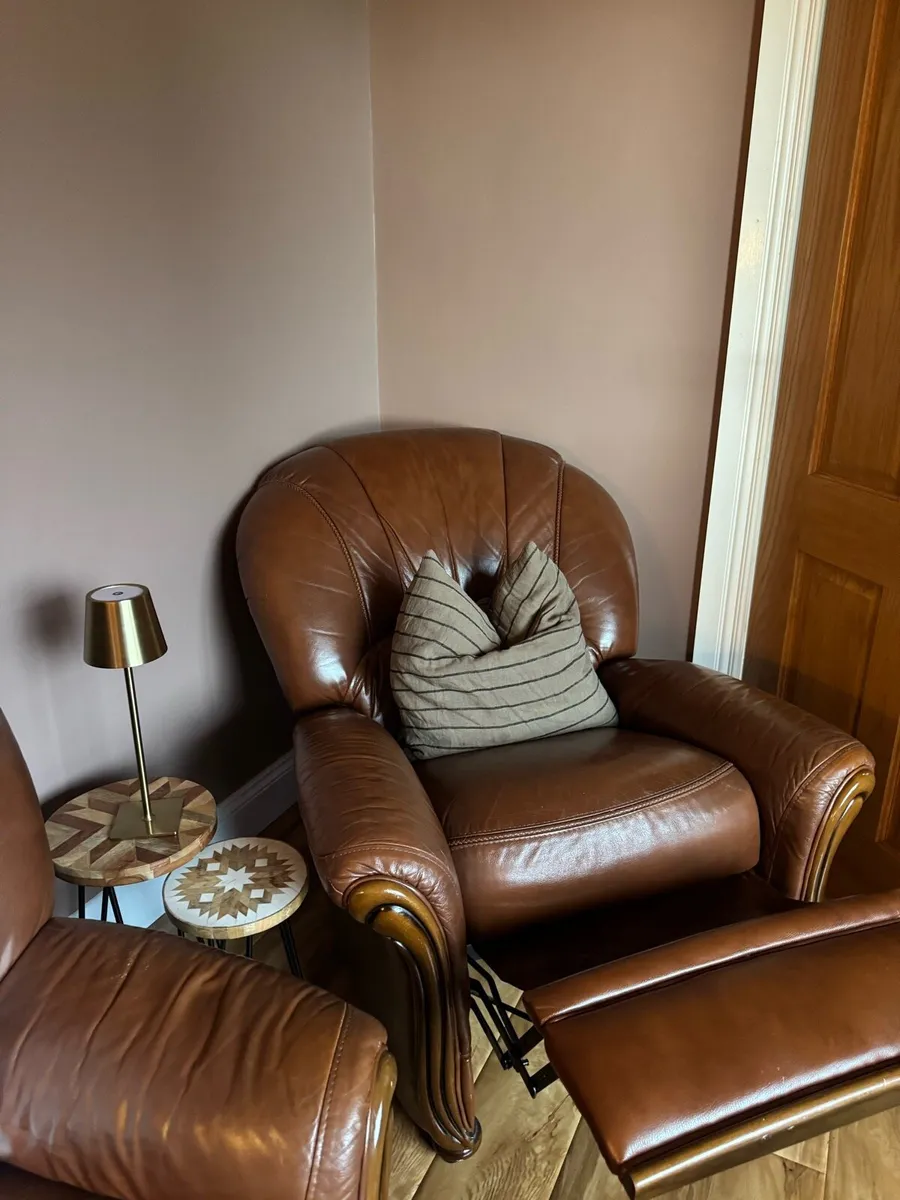Brown Leather 3–Seater & 2 Archmairs - Image 4