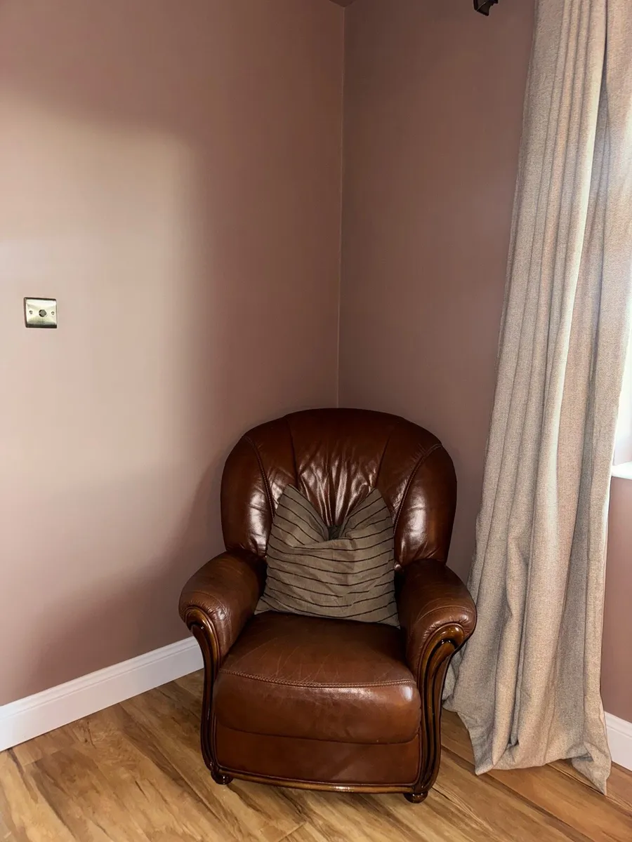 Brown Leather 3–Seater & 2 Archmairs - Image 3
