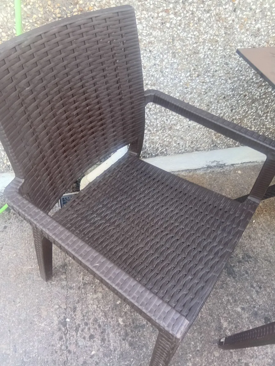 GARDEN TABLE & CHAIRS - Image 3