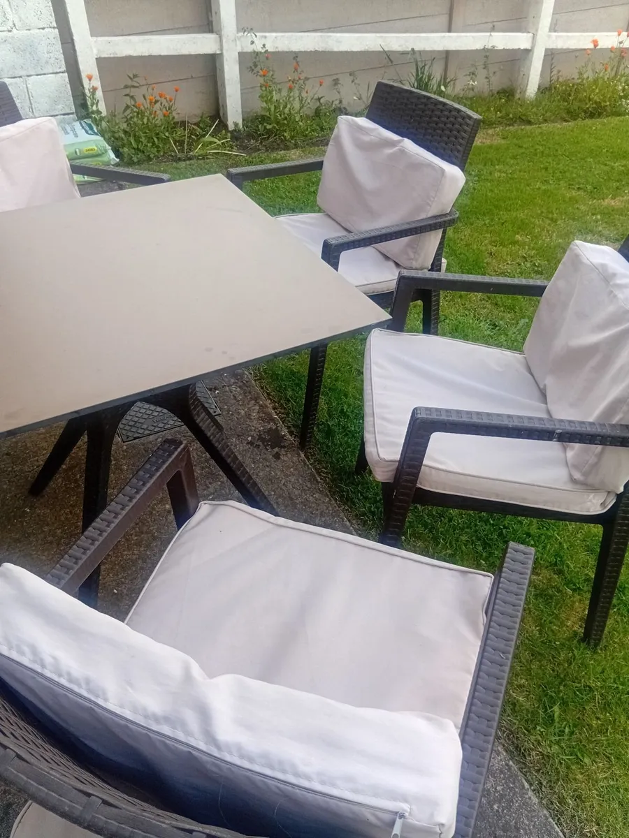 GARDEN TABLE & CHAIRS - Image 1