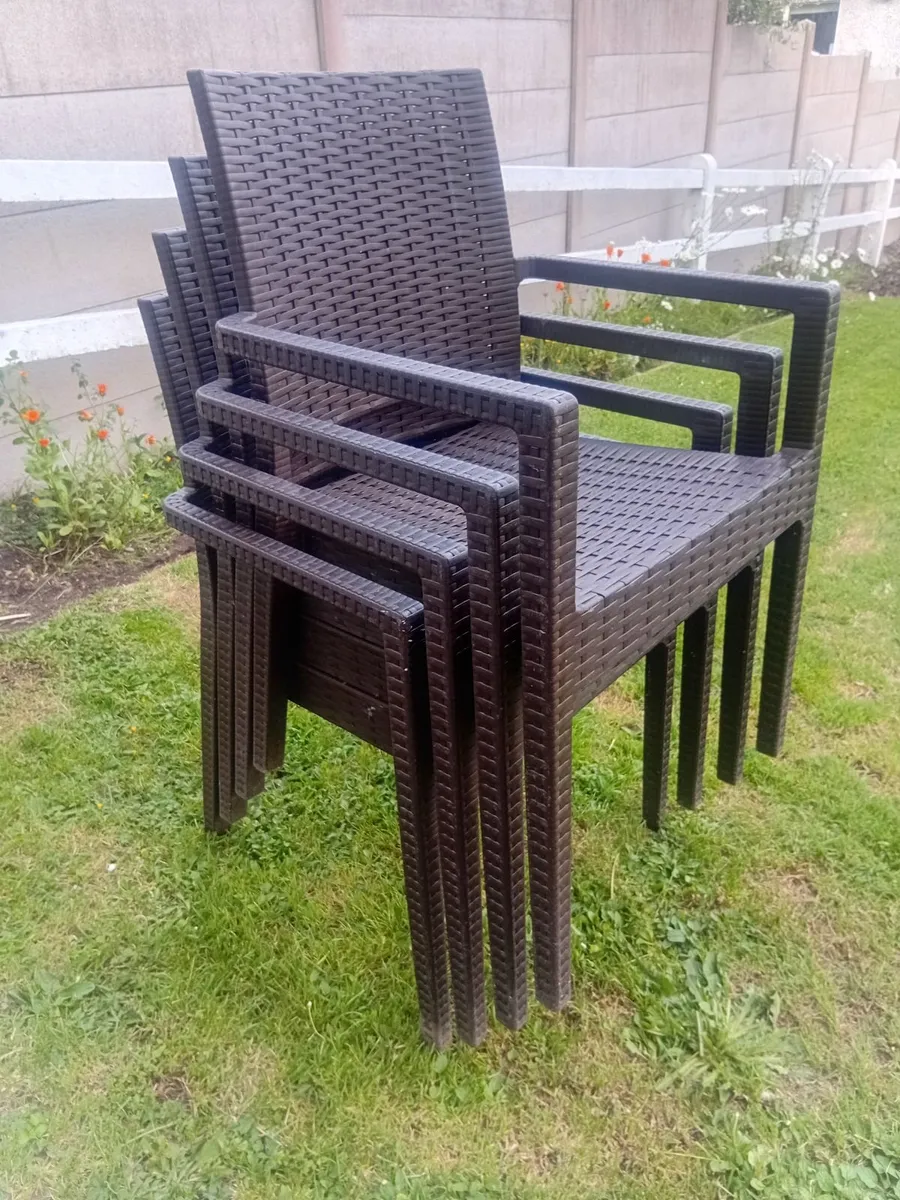 GARDEN TABLE & CHAIRS - Image 4