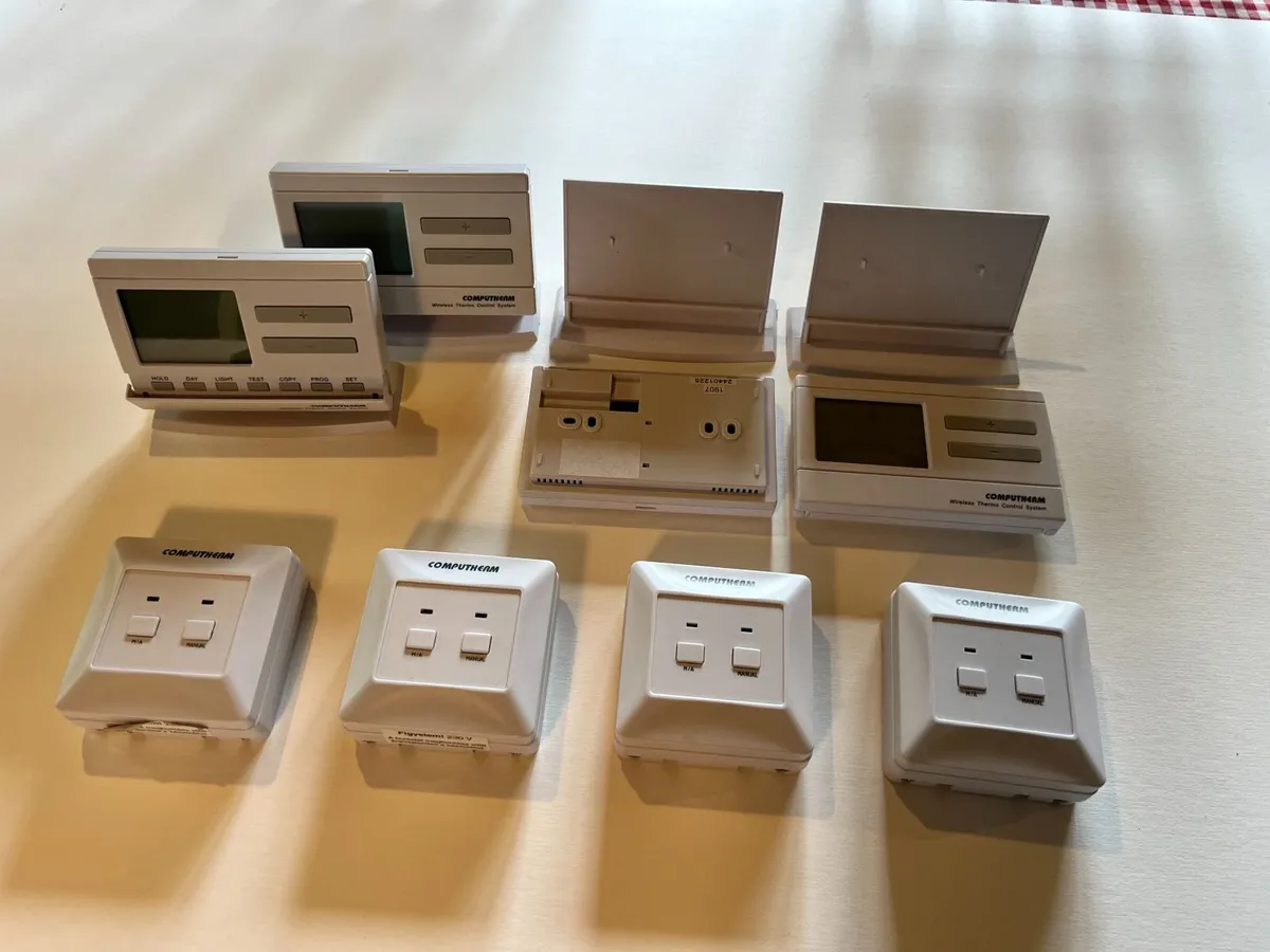 4x Wireless  Thermostats (Computherm Q7RF) - Image 2