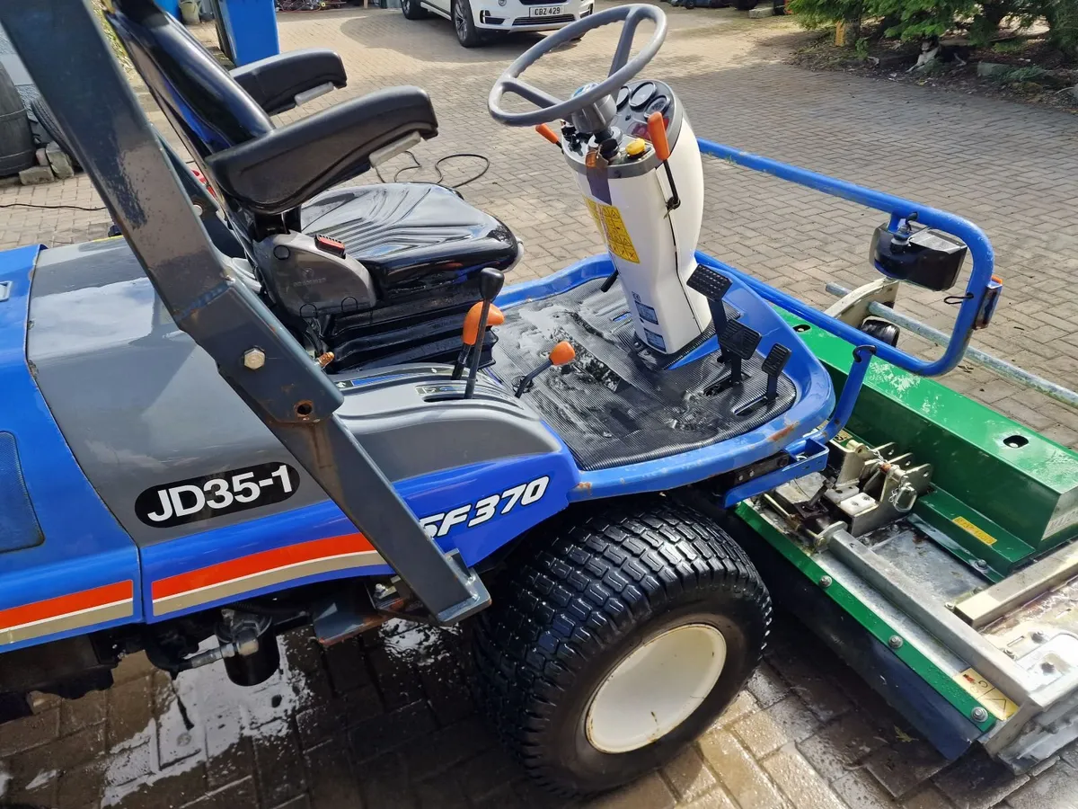 ISEKI SF370 ride on mower lawnmower - Image 2