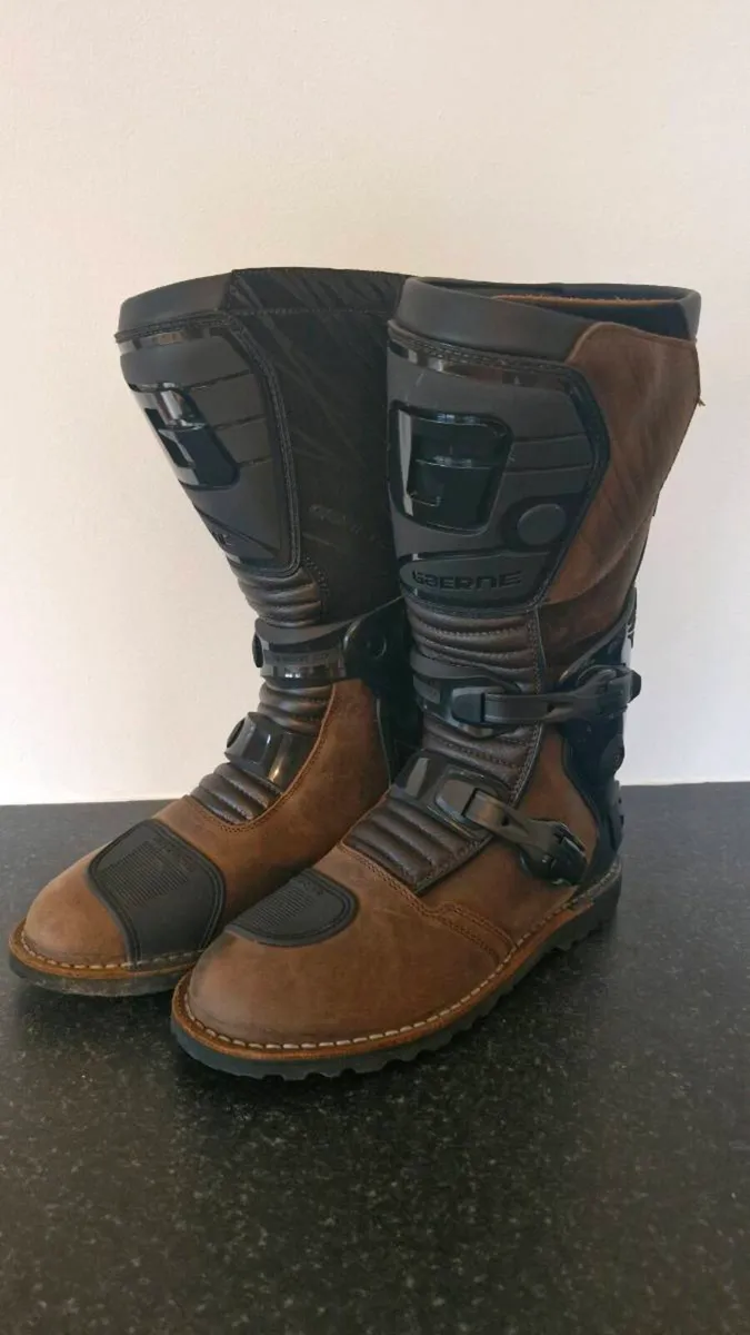 Motorcycle & Bicycle Gear - Image 1