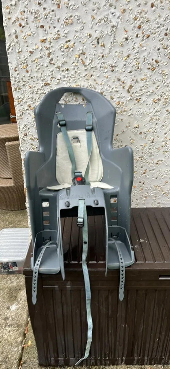 Child bike seat - Image 1