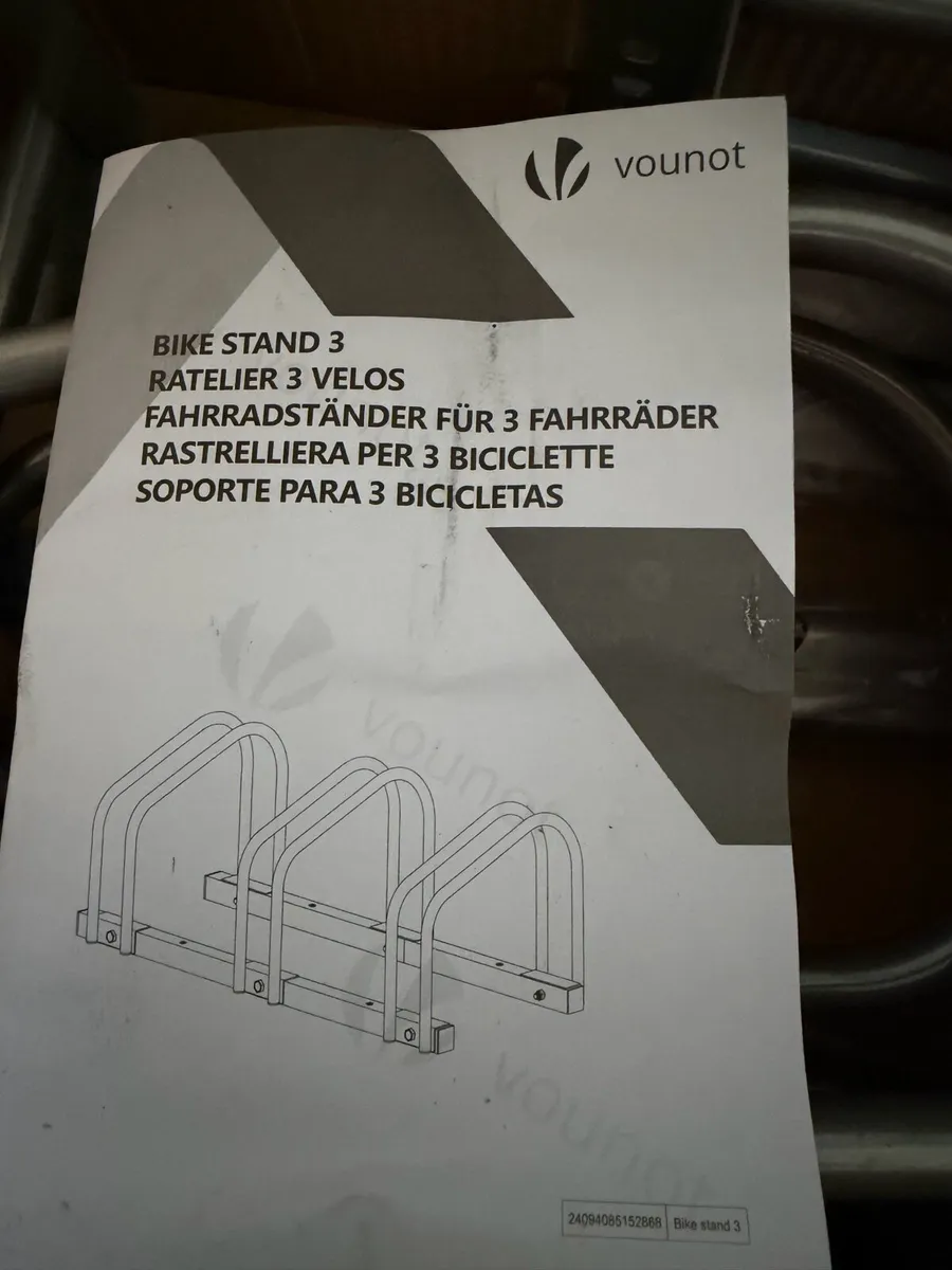 Bike stand - 3 bikes - Image 1