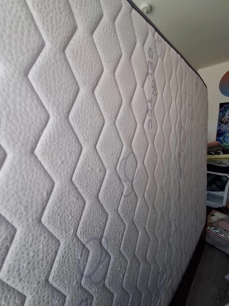 Double Mattress 140x200 cm in excellent condition - Image 4