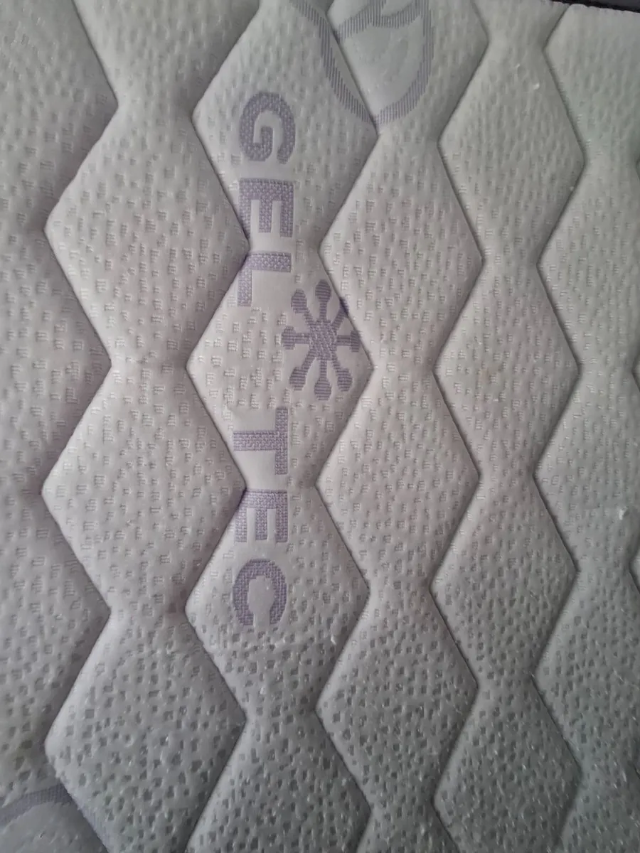 Double Mattress 140x200 cm in excellent condition - Image 1