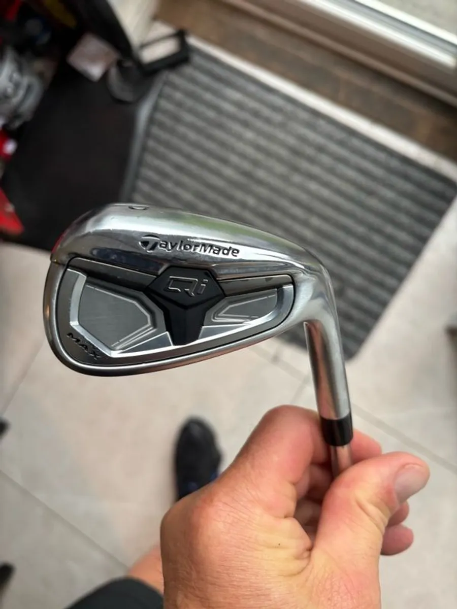 Taylormade Qi max irons regular shaft - Image 2