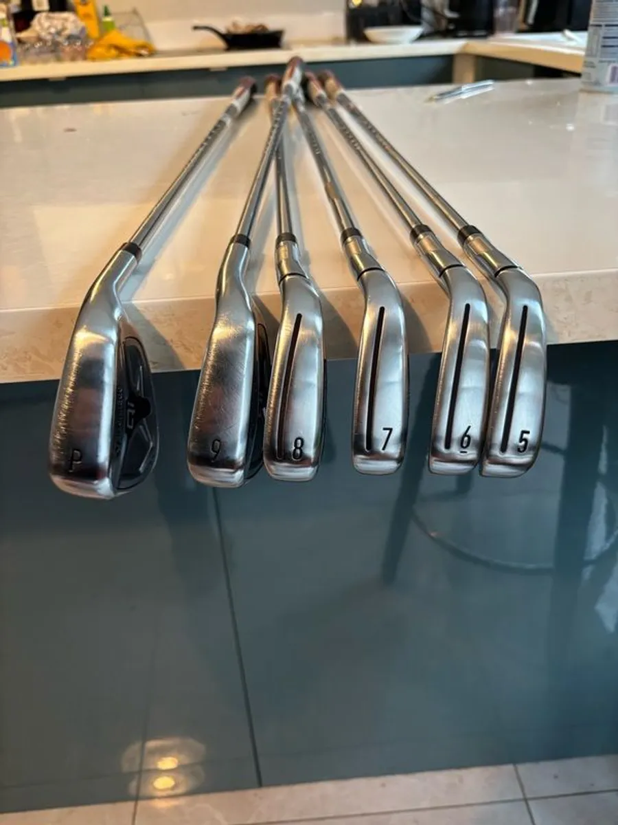 Taylormade Qi max irons regular shaft - Image 3