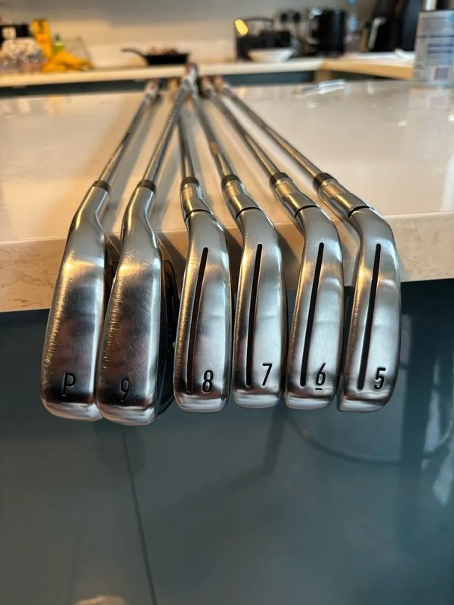 Taylormade Qi max irons regular shaft - Image 4