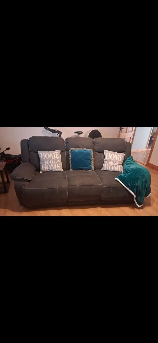 3seater and 2 seater manual recliners set - Image 1