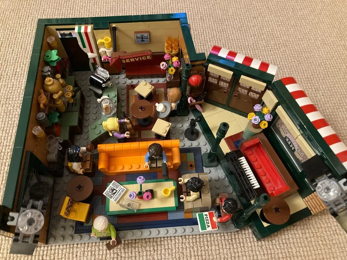 Lego Friends the TV Series Central Perk - Image 2