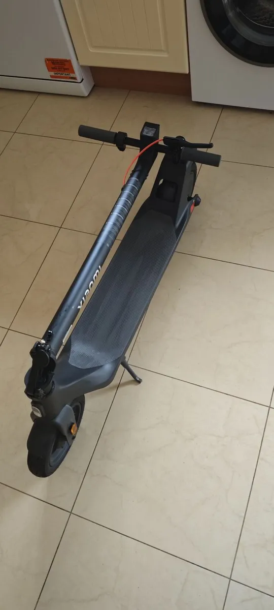 Xiaomi Electric Scooter 4 Lite (2nd Gen) - Image 2