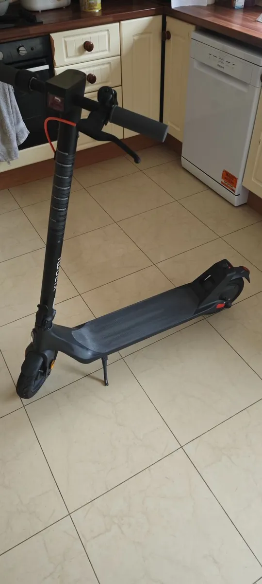 Xiaomi Electric Scooter 4 Lite (2nd Gen) - Image 3