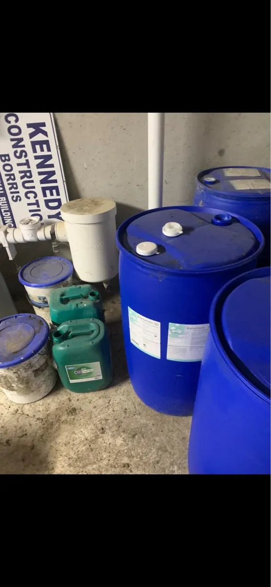 Plastic barrels - Image 1