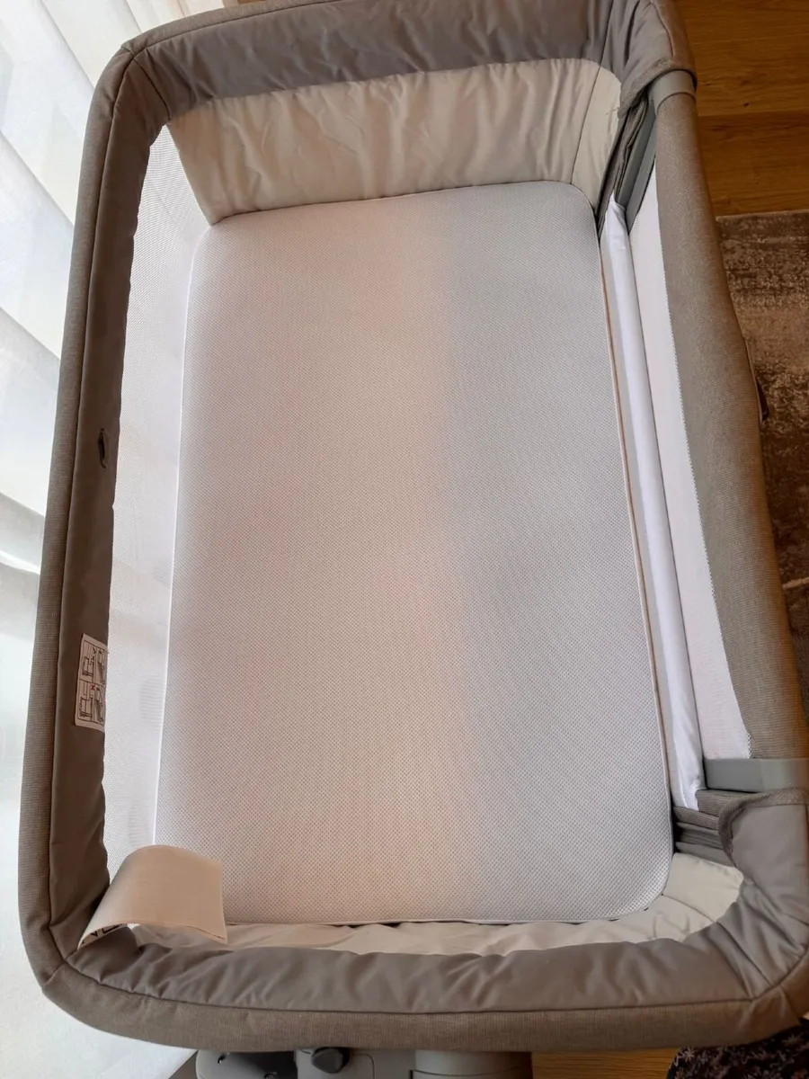 Chicco Next2Me Magic Evo Bedside Crib Desert Taupe - Image 2