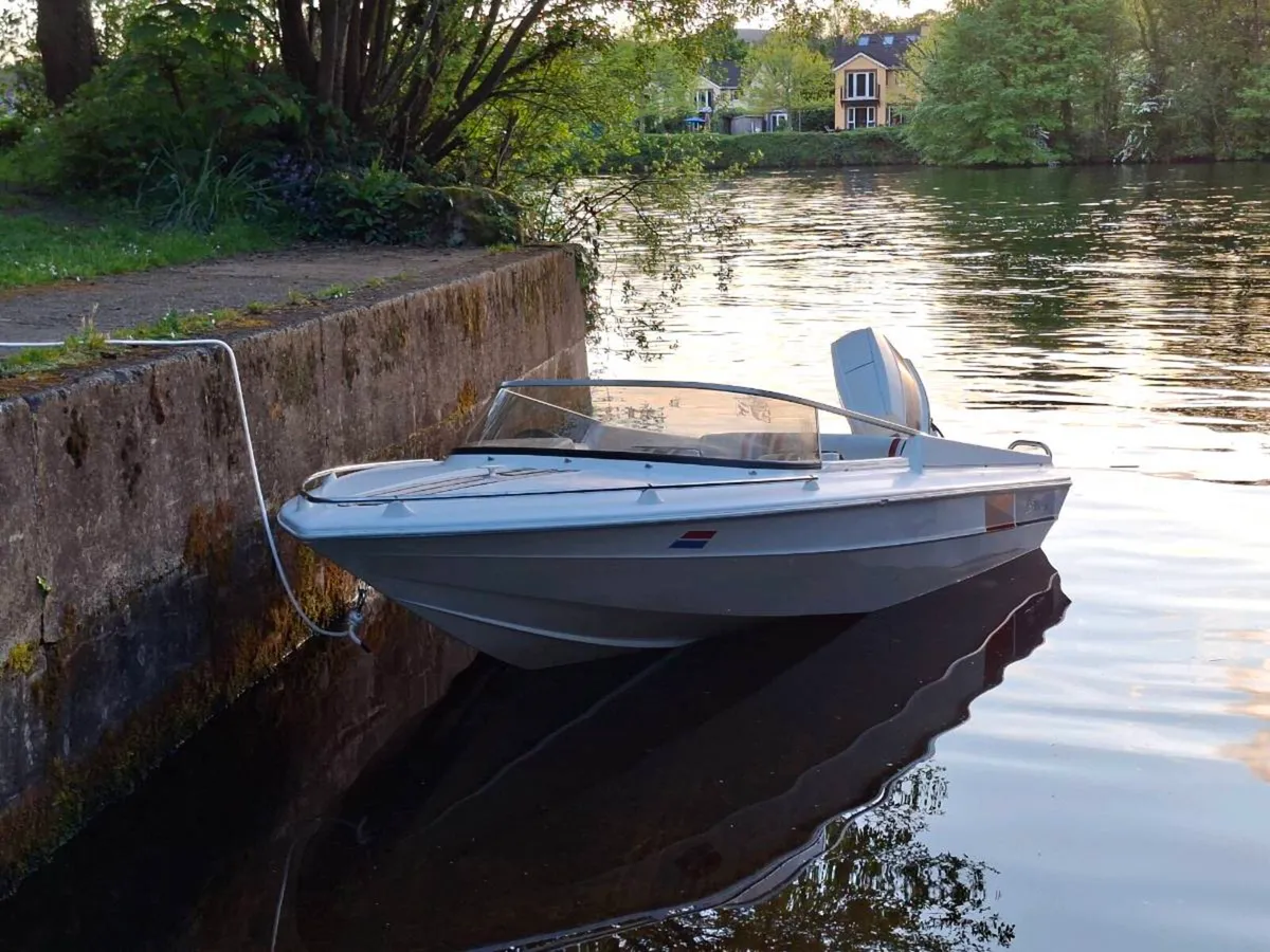 Broom speed boat with 60hp Johnson 2T - Image 3