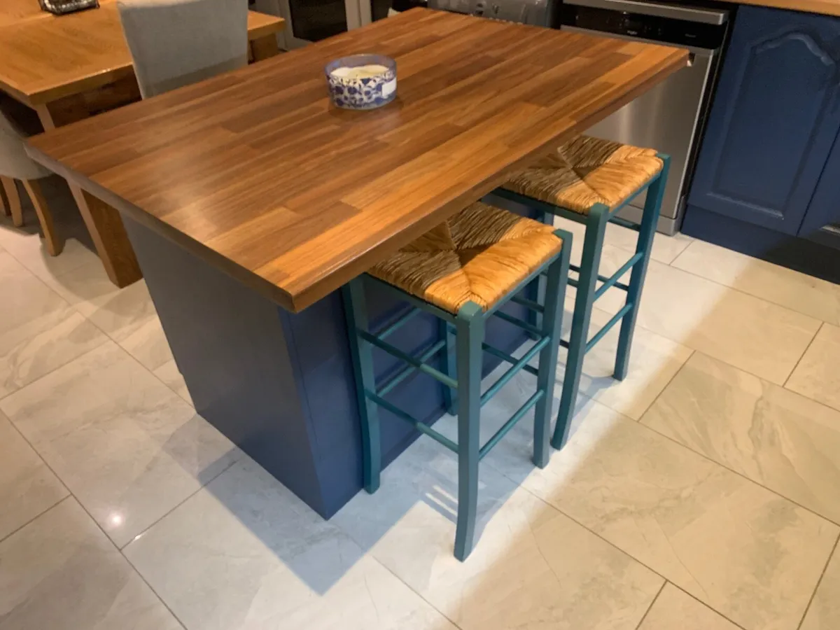 Kitchen Island - Image 2