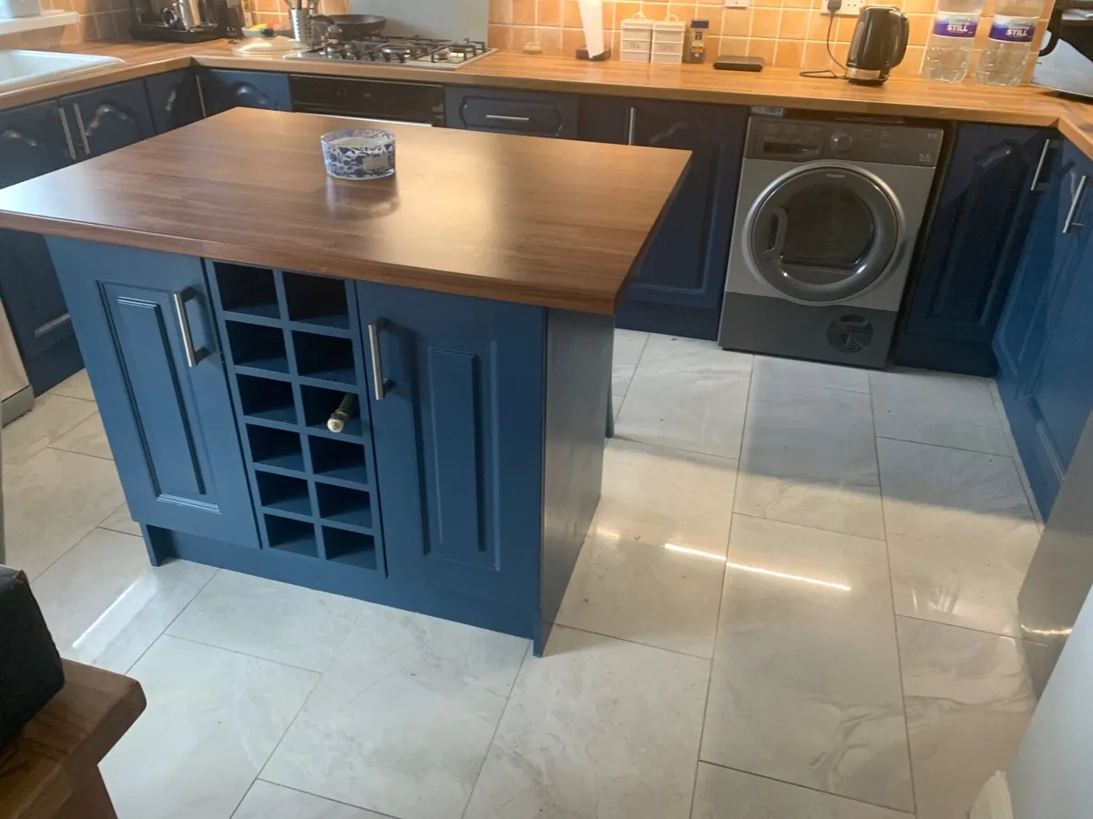 Kitchen Island - Image 3