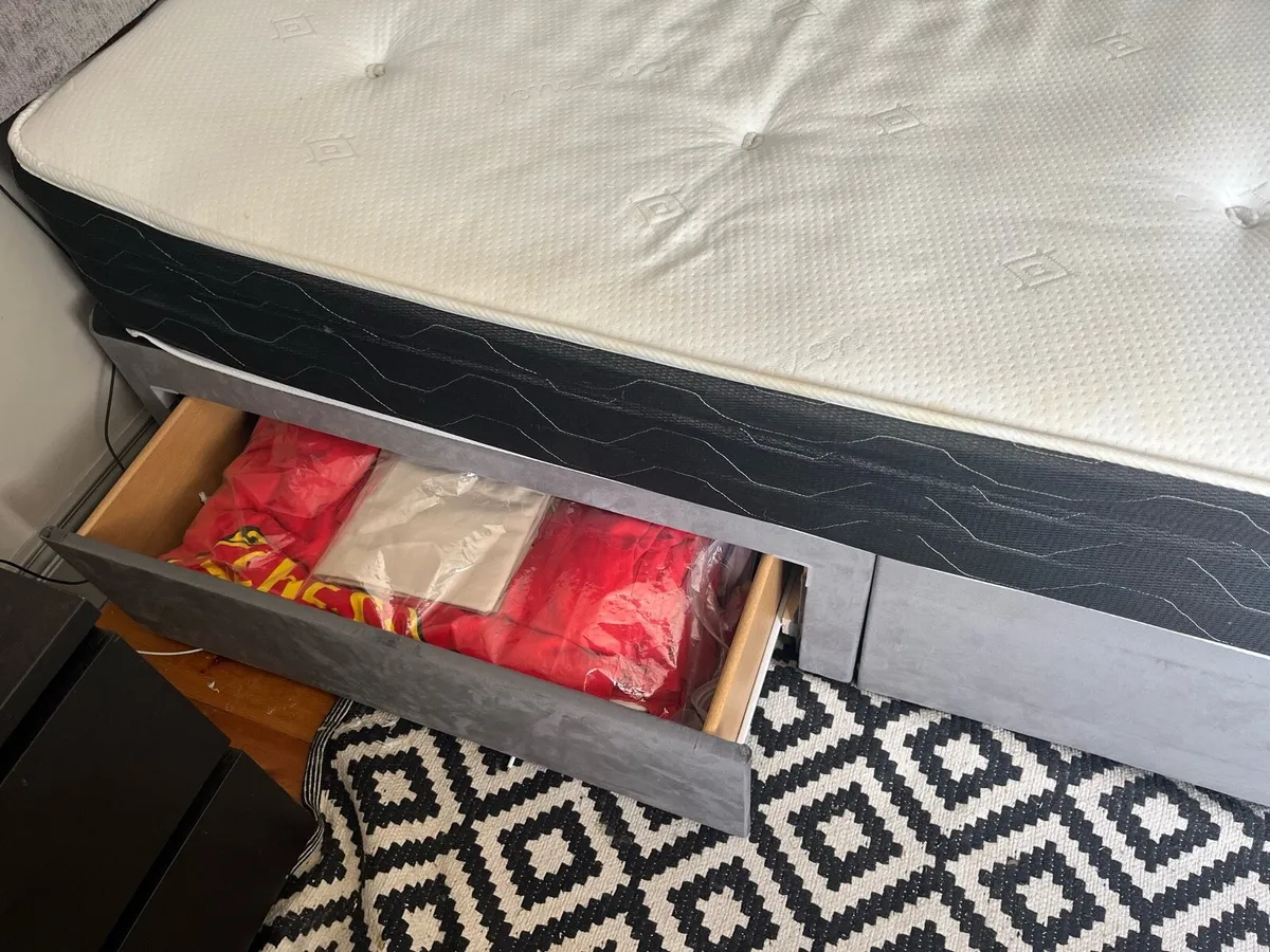 Bedroom furniture - Image 3
