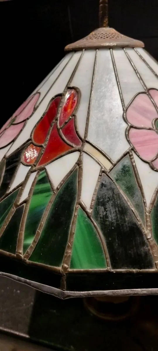 ANTIQUE TIFFANY GLASS 100 YR LAMP - Image 2