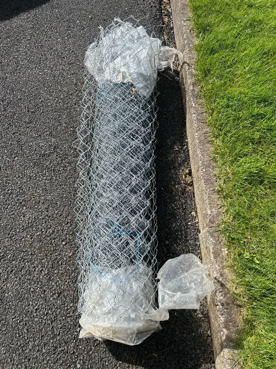 Roll of chain link fencing - Image 1