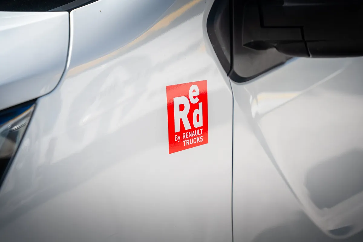 231 Red Edition Renault Trafic - Image 4