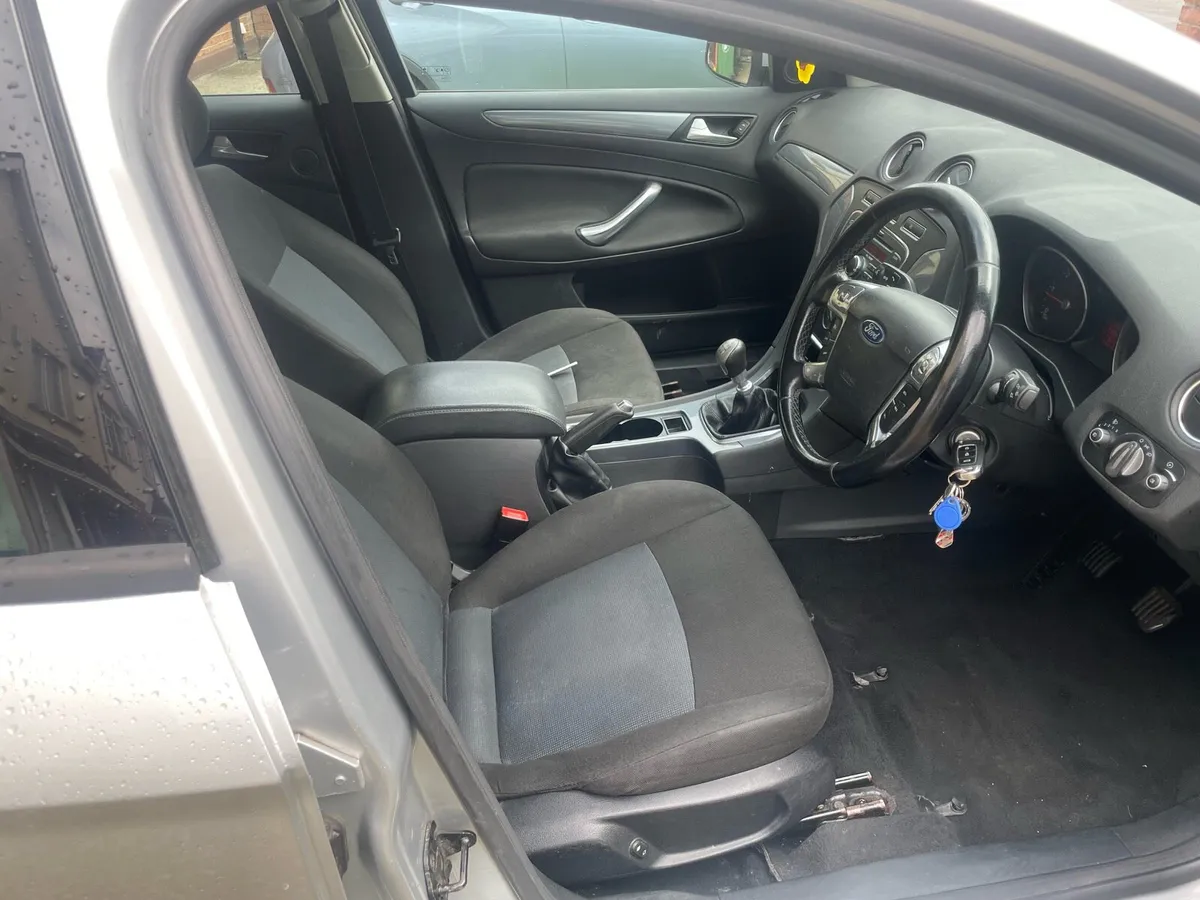 Car - Image 2