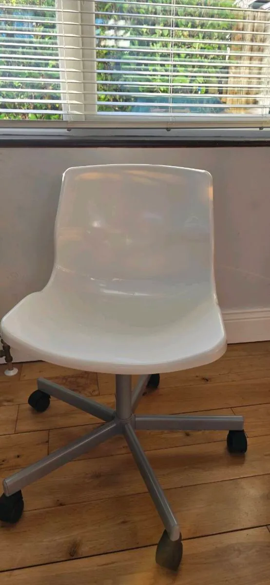 Desk chair
